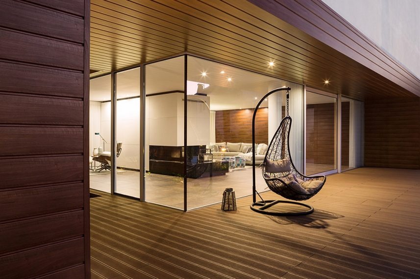 th-25518002256-857x571